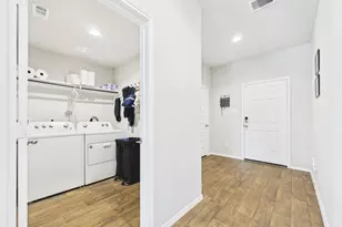 3919 Hawaiian Ct, Baytown, TX 77521 - Photo 6