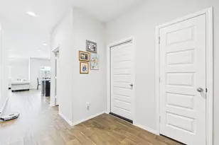 3919 Hawaiian Ct, Baytown, TX 77521 - Photo 4