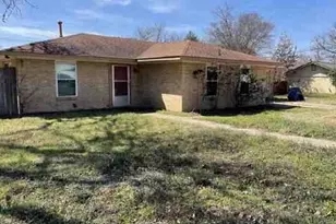 100 Post Oak Ln, Elgin, TX 78621 - Photo 6