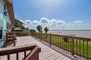 2116 W Bayshore Dr, Palacios, TX 77465 - Photo 8