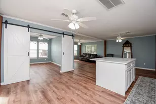 2116 W Bayshore Dr, Palacios, TX 77465 - Photo 24