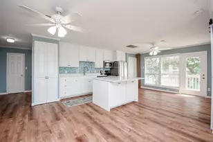 2116 W Bayshore Dr, Palacios, TX 77465 - Photo 16