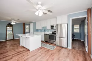 2116 W Bayshore Dr, Palacios, TX 77465 - Photo 20