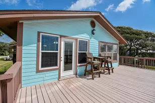 2116 W Bayshore Dr, Palacios, TX 77465 - Photo 10