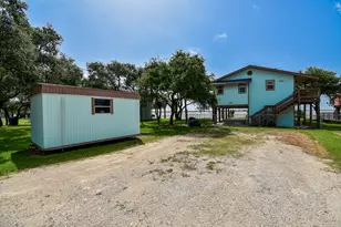 2116 W Bayshore Dr, Palacios, TX 77465 - Photo 6