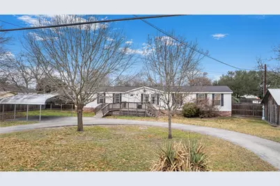 1005 Baumgarten, Schulenburg, TX 78956 - Photo 1