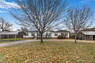 1005 Baumgarten, Schulenburg, TX 78956 - Photo 4