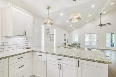416 Rolling Hills Drive, Panorama Village, TX 77304 - Photo 18