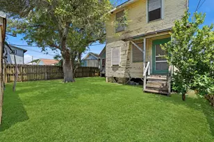 717 and 719 Sealy St, Galveston, TX 77550 - Photo 26