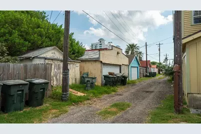 717 and 719 Sealy Street, Galveston, TX 77550 - Photo 28