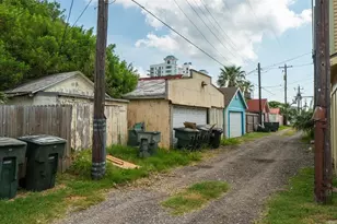 717 and 719 Sealy St, Galveston, TX 77550 - Photo 28