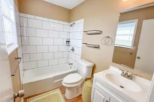 105 Heatonville Dr, Huntsville, TX 77320 - Photo 4