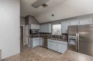 7856 Buttercup Ln, Beaumont, TX 77713 - Photo 14