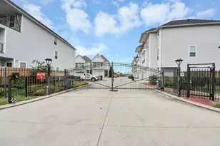1805 Napa Creek Ln, Houston, TX 77009 - Photo 2