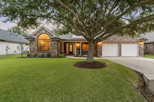 3811 Candlewood Cir, Needville, TX 77461 - Photo 2