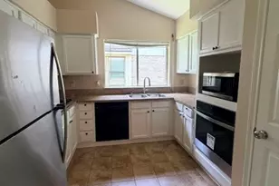 3307 S Peach Hollow Cir, Pearland, TX 77584 - Photo 10