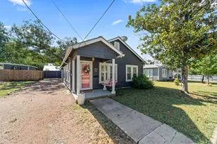 605 N Robinson Ave, Kerrville, TX 78028 - Photo 4