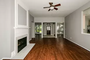 1107 Ellcreek Ct, Sugar Land, TX 77479 - Photo 4