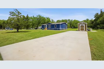 704 Riley Street, Rockdale, TX 76567 - Photo 2