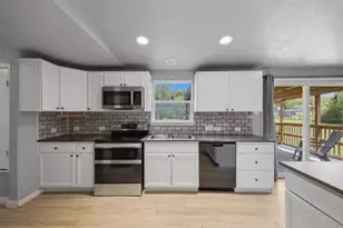 704 Riley St, Rockdale, TX 76567 - Photo 6