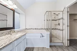 8823 Saratoga Dr, Sugar Land, TX 77479 - Photo 10
