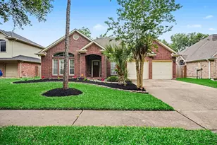 115 Island Breeze Cir, League City, TX 77573 - Photo 2