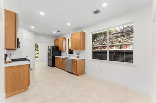 135 S Holly Laurel Cir, The Woodlands, TX 77382 - Photo 6