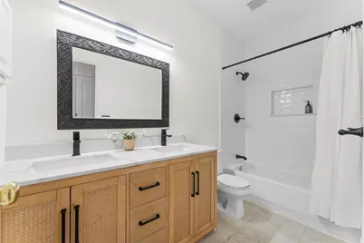 135 S Hollylaurel Circle, The Woodlands, TX 77382 - Photo 10