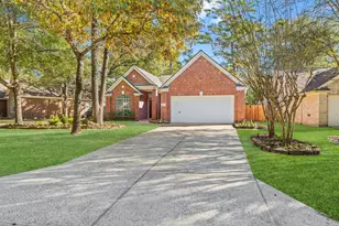 135 S Holly Laurel Cir, The Woodlands, TX 77382 - Photo 2