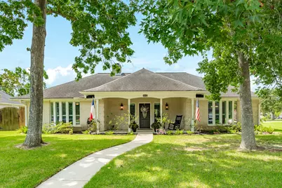 102 Buttercup Street, Lake Jackson, TX 77566 - Photo 2
