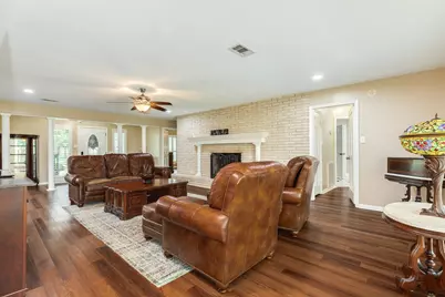 102 Buttercup Street, Lake Jackson, TX 77566 - Photo 6