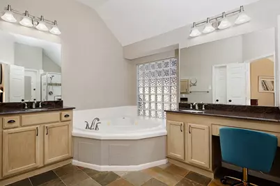 2 Taper Glow Place, The Woodlands, TX 77381 - Photo 16