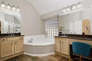 2 Taper Glow Pl, The Woodlands, TX 77381 - Photo 16