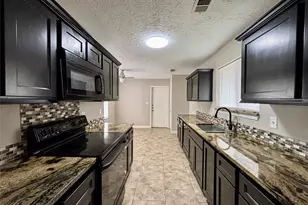2111 Squire Dobbins, Sugar Land, TX 77478 - Photo 4