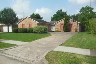 2111 Squire Dobbins, Sugar Land, TX 77478 - Photo 2
