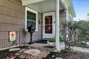 970 Evergreen Ln, Beaumont, TX 77706 - Photo 2