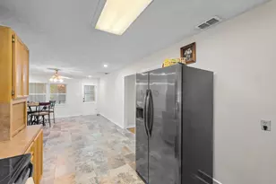 970 Evergreen Ln, Beaumont, TX 77706 - Photo 8