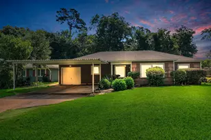 970 Evergreen Ln, Beaumont, TX 77706 - Photo 1