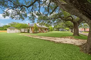 209 E Caney St, Wharton, TX 77488 - Photo 6