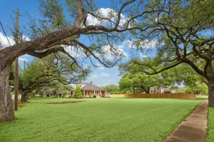 209 E Caney St, Wharton, TX 77488 - Photo 4