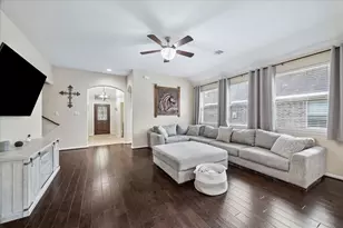 6723 Hunters Way Ln, Baytown, TX 77521 - Photo 2