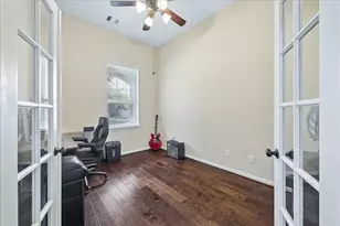 6723 Hunters Way Ln, Baytown, TX 77521 - Photo 6