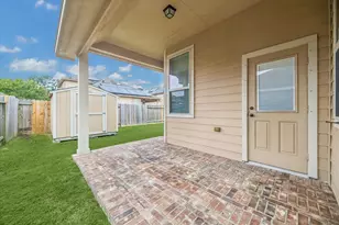 6723 Hunters Way Ln, Baytown, TX 77521 - Photo 16