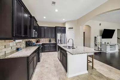 6723 Hunters Way Lane, Baytown, TX 77521 - Photo 4