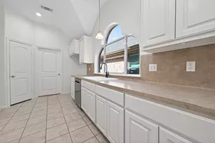 10542 Parkside Dr, Willis, TX 77318 - Photo 12