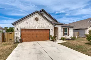 322 Linden St, Bastrop, TX 78602 - Photo 2