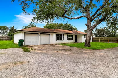 203 E Lance Street, Madisonville, TX 77864 - Photo 2