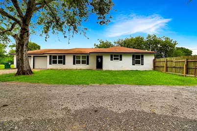 203 E Lance Street, Madisonville, TX 77864 - Photo 1