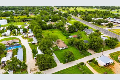 203 E Lance Street, Madisonville, TX 77864 - Photo 6