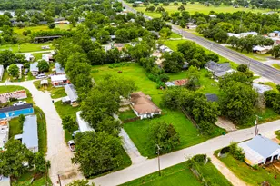 203 E Lance St, Madisonville, TX 77864 - Photo 6